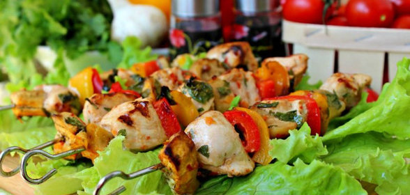 Острый шашлык с курицей и овощами