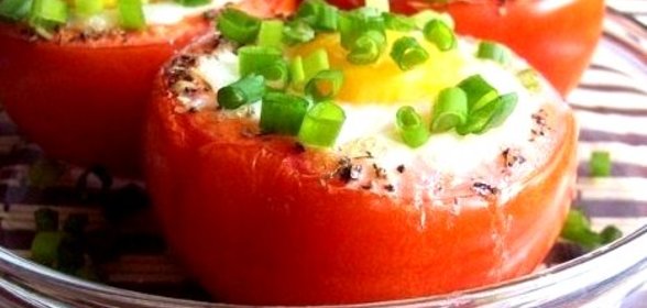 Яичница в помидорах