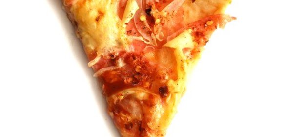 Пицца с красным луком