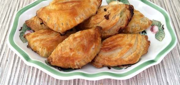 Слоеные пирожки с цукини