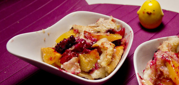 Коблер с манго и ежевикой