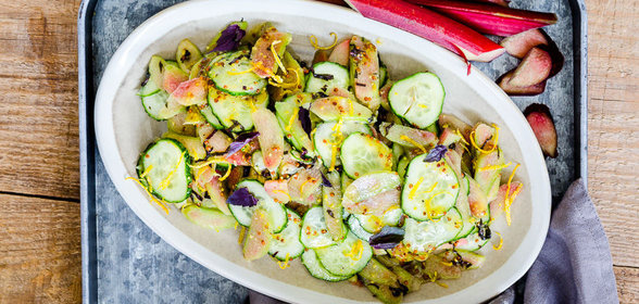 Салат из ревеня с огурцами