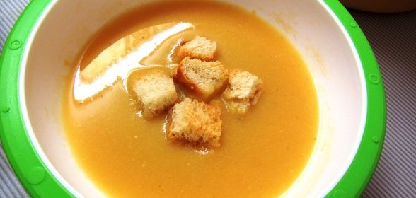Гороховый крем-суп с чесночными гренками