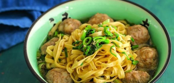 Азиатский суп с фрикадельками