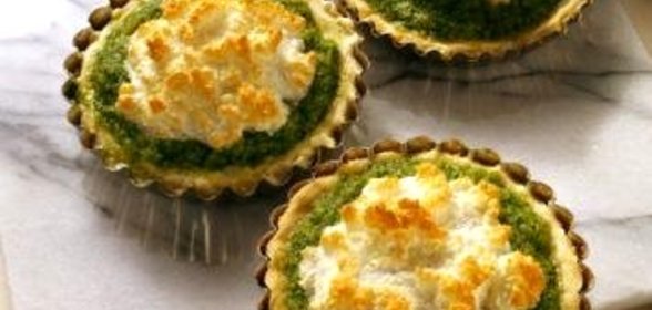 Тарталетки со шпинатом и пармезаном