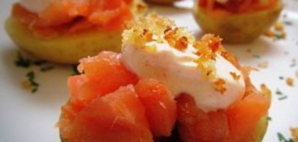 Закуска из молодого картофеля с копчёной горбушей