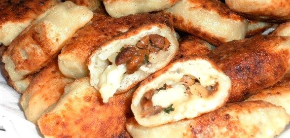 Пирожки из творожного теста с грибами и камамбером