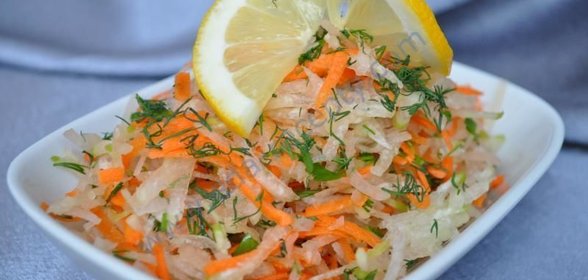 Салат Фитнес из редьки зеленой с морковью