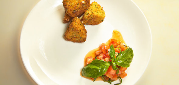 Жареный сыр сулугуни с томатами