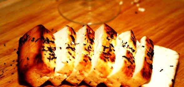 Запеченная брынза