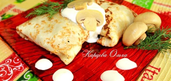 Блинчики на растопленном сливочном масле с шампиньонами, яйцами и зеленью