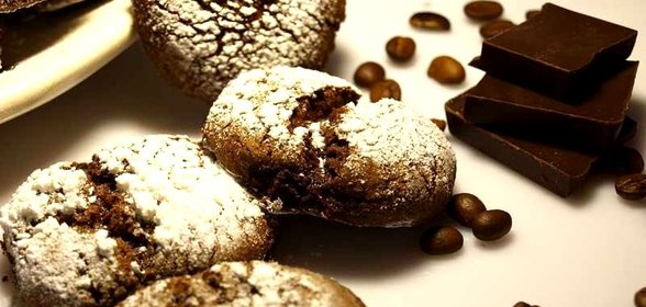 Шоколадное печенье с корицей и кофе