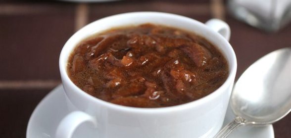 Французский луковый суп с тимьяном и сырными тостами