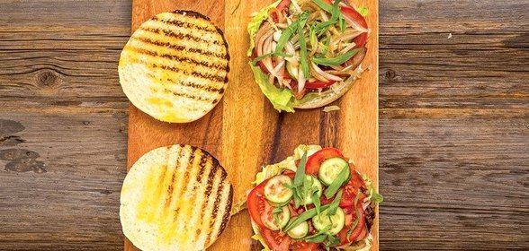 Чизбургер с говядиной коби и запеченным картофелем