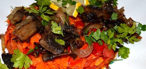 Вегетарианский салат с грибами