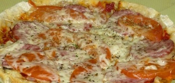 Пицца с сыром в мультиварке