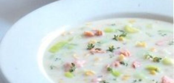 Похлебка из лосося, порея и кукурузы