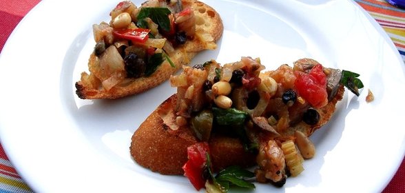 Брускетта с баклажанами