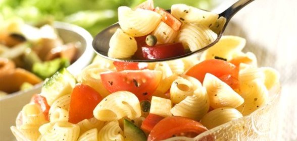 Летний салат с макаронами