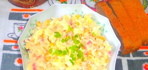 Салат с кукурузой и крабовыми палочками