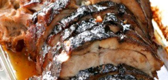 Запеченная ветчина в корочке из коричневого сахара и специй