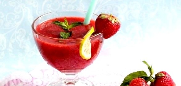 Коктейль с клубничным ликером