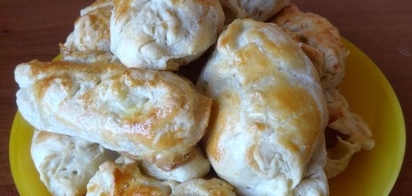 Пирожки с капустой из готового слоеного теста