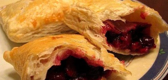 Слоечки с вишней