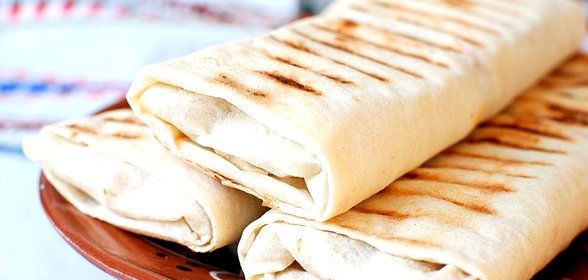 Рулет с курицей и рисом