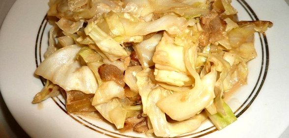 Капуста со сметанкой и яблочком