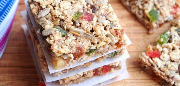 Гранола с овсяными хлопьями и цукатами