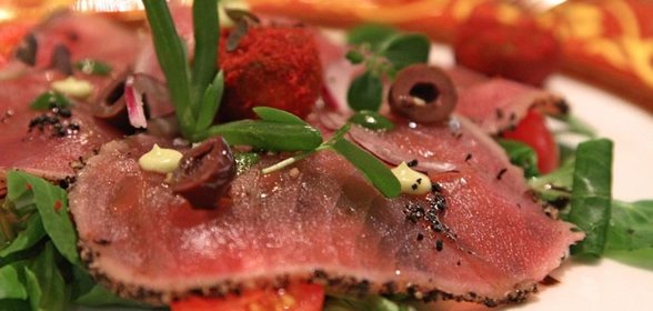 Зеленый салат с тунцом