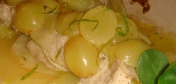 Куриная грудка, запеченная с фенхелем и виноградом в пергаменте