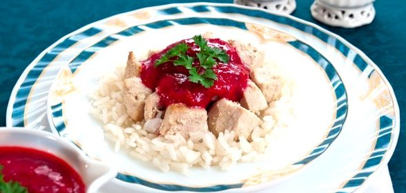 Филе индейки под клюквенным соусом