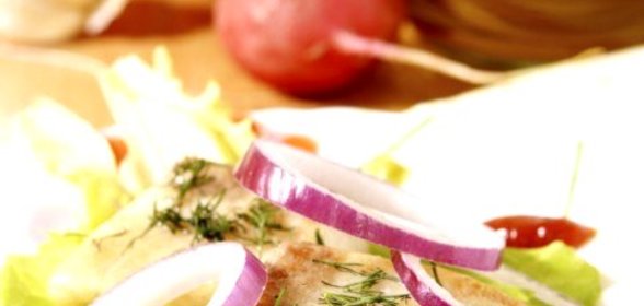 Рыбное филе, запеченное под винным соусом