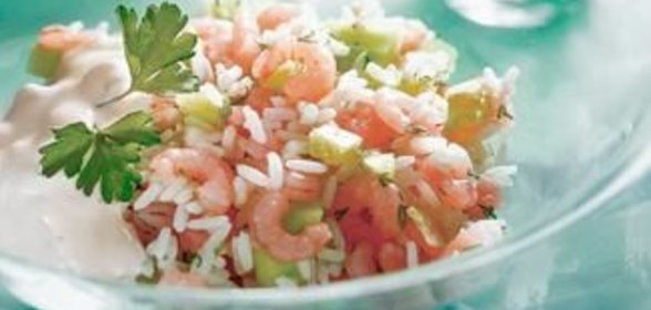 Салат из риса с креветками и сельдереем