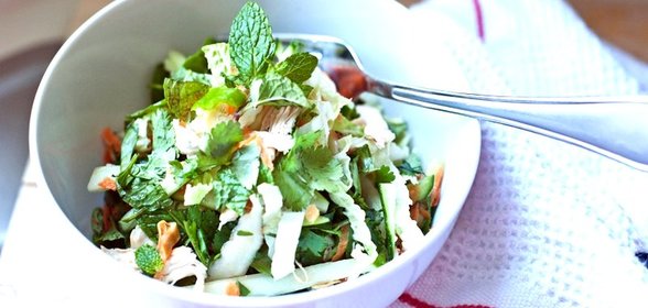 Овощной салат с курицей