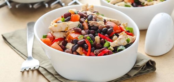 Куриный салат с фасолью