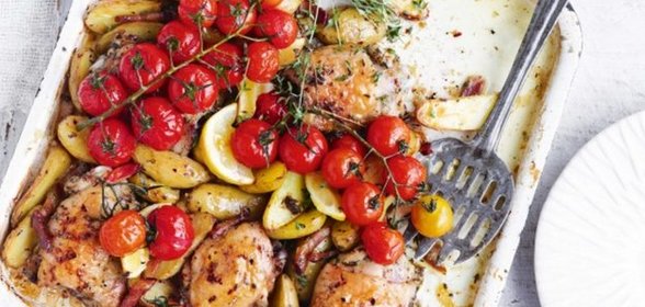 Запеченная курица с картофелем и томатами черри