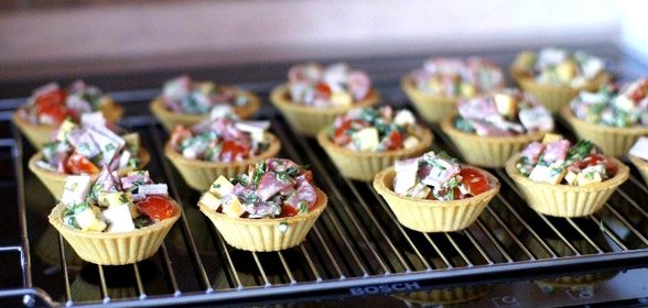 Тарталетки с грудинкой