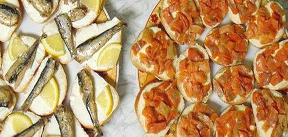 Бутерброды со шпротами и копченой семгой
