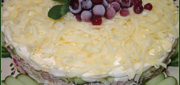 Салат с индейкой слоёный