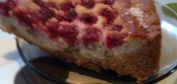 Пирог творожный с малиной