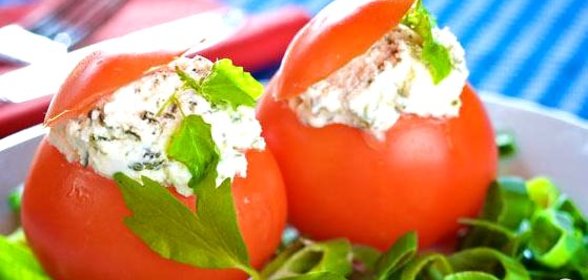 Помидоры, фаршированные козьим сыром