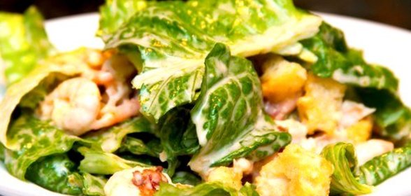 Креветки с пак-чой и соусом чили