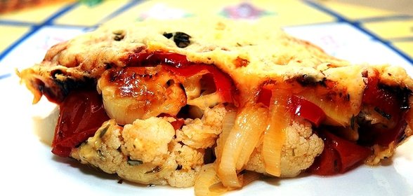 Цветная капуста с помидорами в духовке