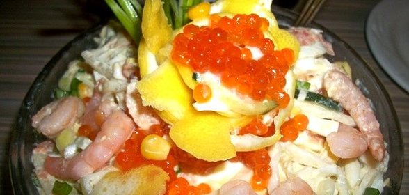 Новогодний салат с морепродуктами