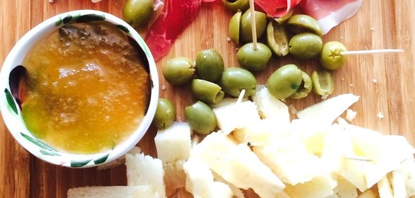 Мясная-сырная тарлека в стиле тапас
