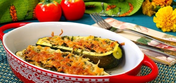 Запечённые цуккини с брынзой и шпинатом