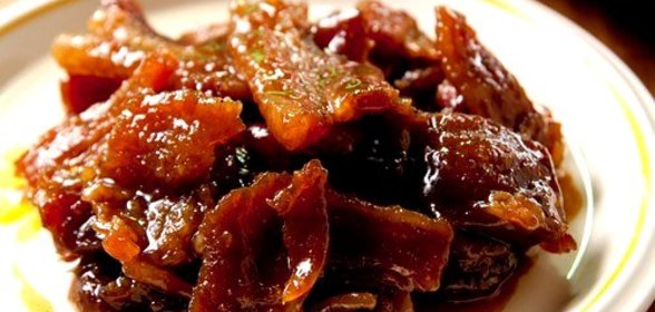 Schmaltz and Gribenes (хрустящие кусочки куриной кожи с жареным луком)
